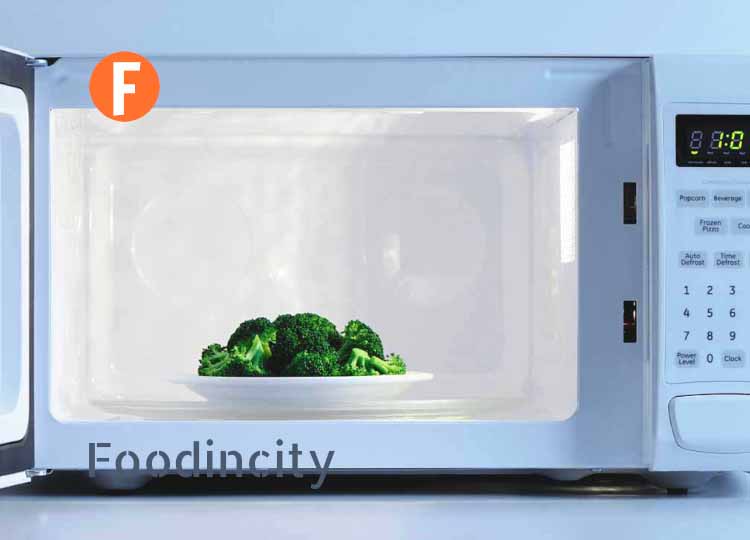 9 foods that should be kept away from the microwave oven